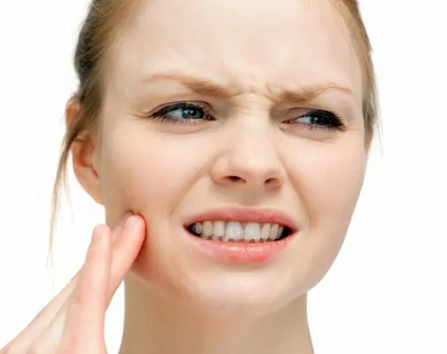 Cum afecteaza stresul dintii